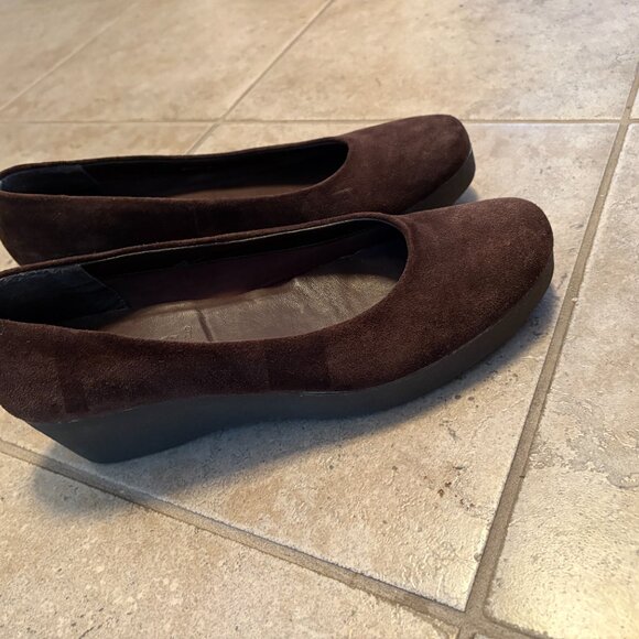 Shoes - Picture 2 of 3